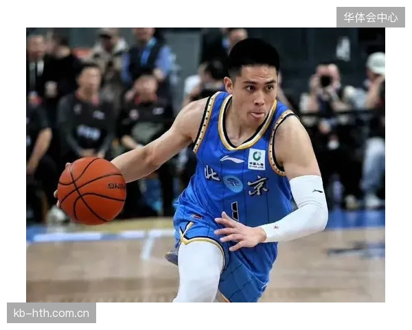 北京队后卫陈盈骏入选国内一阵，其大局观和比赛阅读能力获广泛认可。
